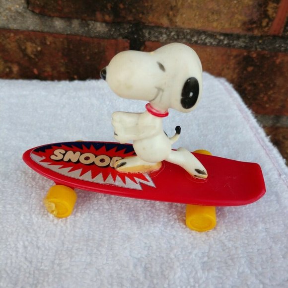 RARE VINTAGE Snoopy on Skateboard Copyright 1956.Signed on Bottom - Picture 2 of 10